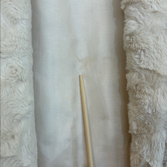 Entro | Cream Faux Teddy Textured Fur Open Front Pocket Rounded Hem Lined Vest M - Picture 12 of 17